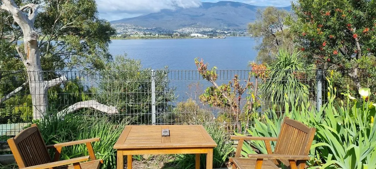Waterfront Abode - 2 Bedrooms Hobart