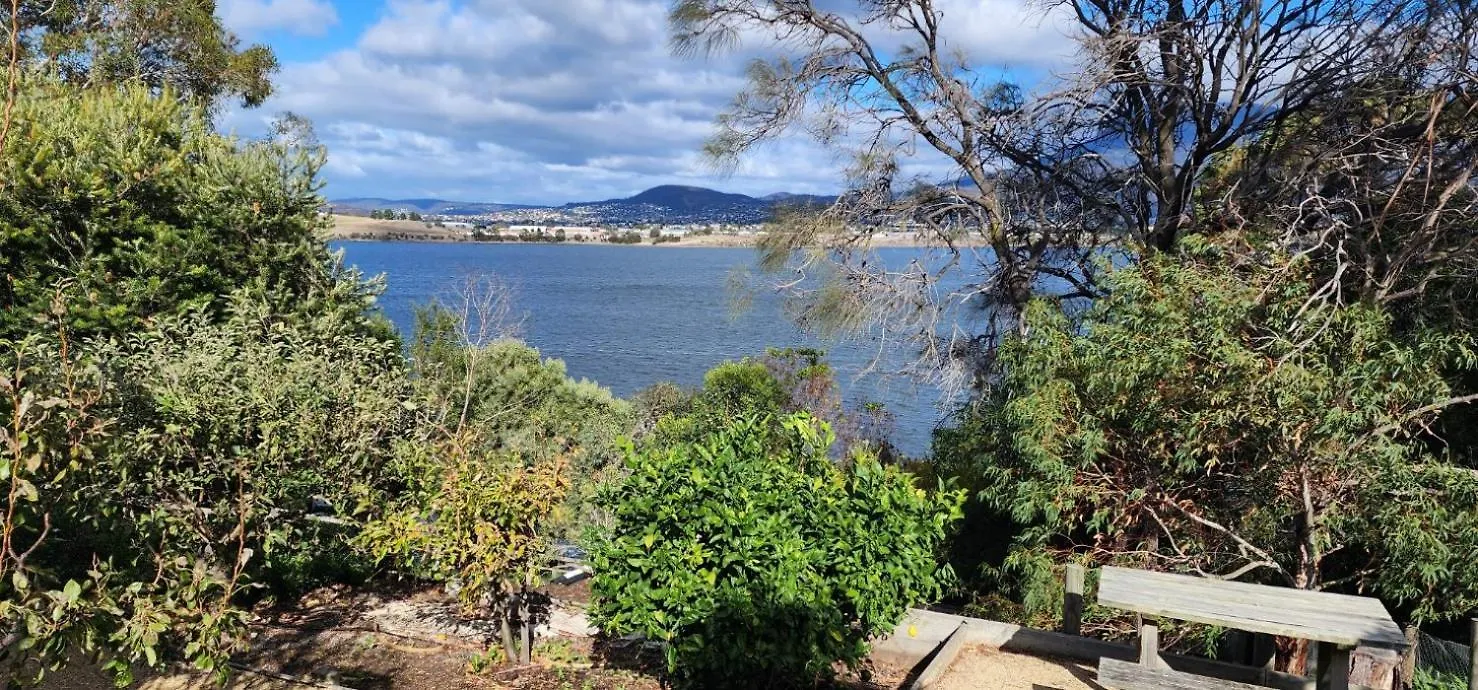 Waterfront Abode - 2 Bedrooms Hobart Apartment