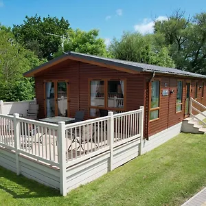 tulip-lodge-with-hot-tub-malton.yorkshirehotels.net/