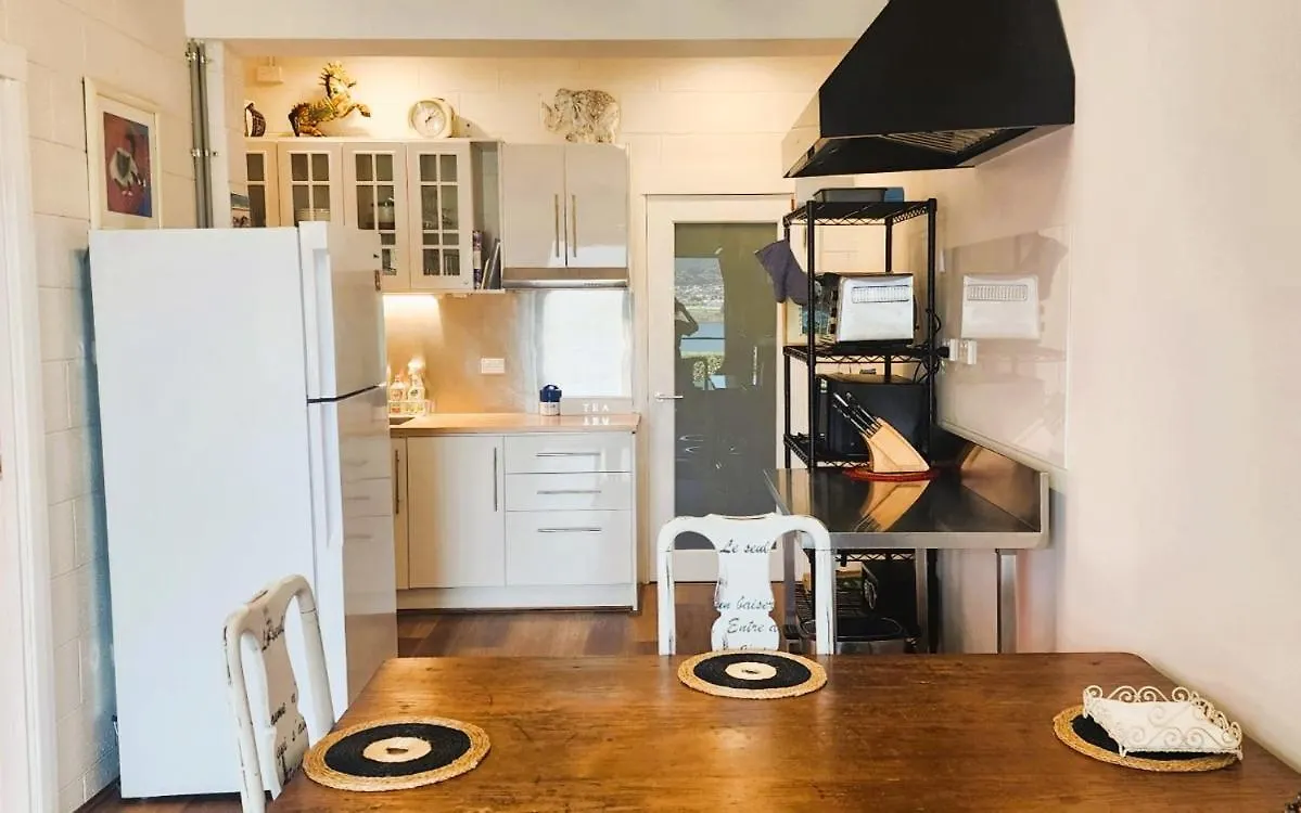 Waterfront Abode - 2 Bedrooms Hobart Apartmán